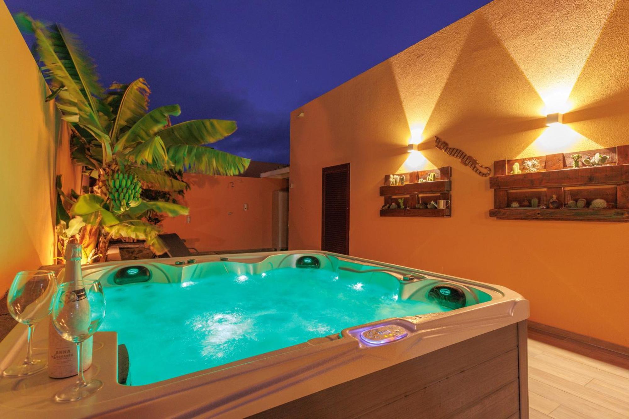 Villa Jacuzzi & Barbecue La Oliva Bagian luar foto