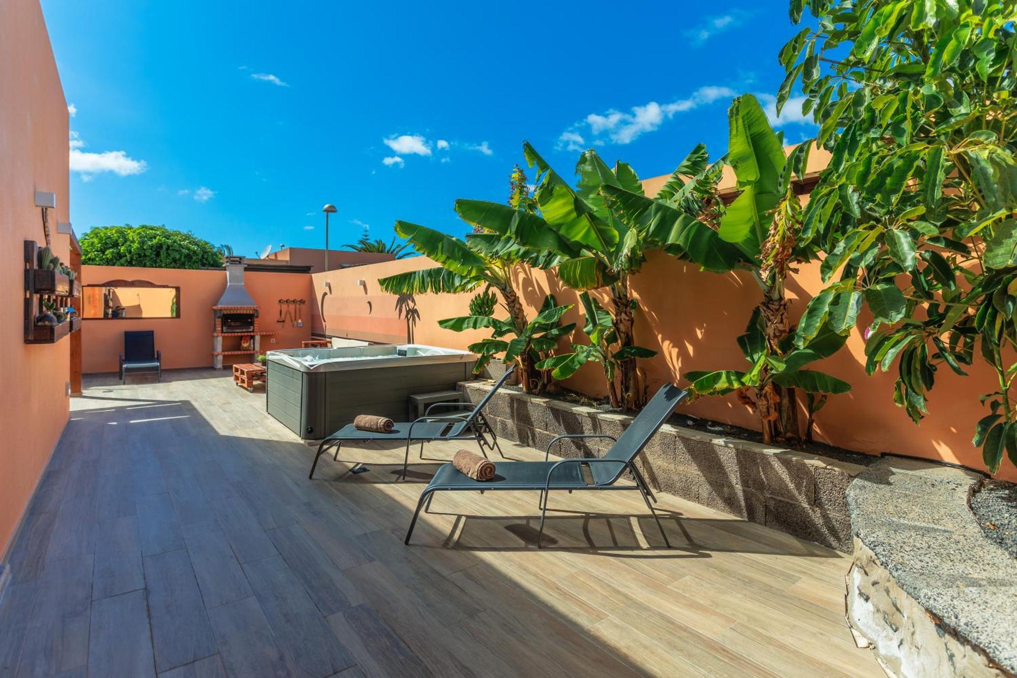 Villa Jacuzzi & Barbecue La Oliva Bagian luar foto